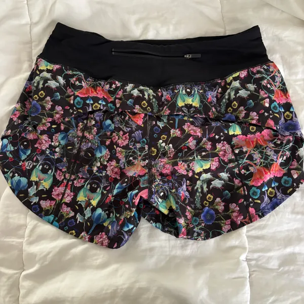 Lululemon Shorts Speed Up 2.5" - Image 2