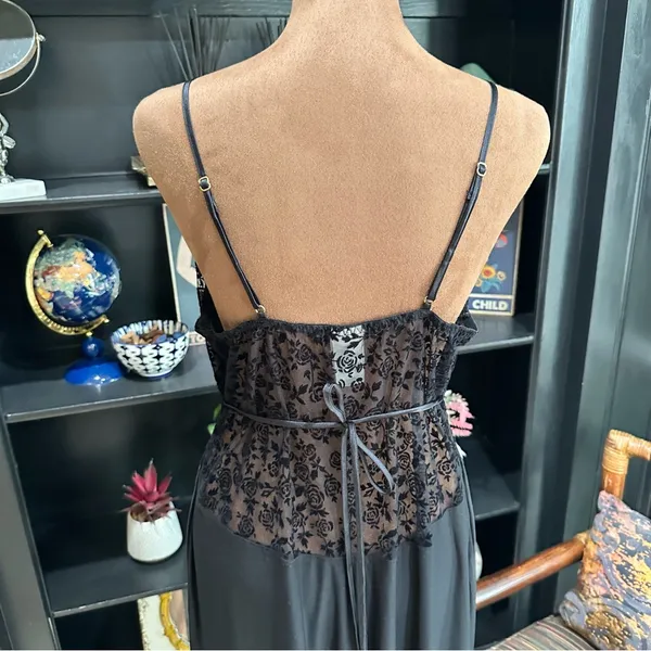 Vintage 1980s In Bloom Nightgown – Size L – Black Nylon with Rose Lace Bust - Image 8