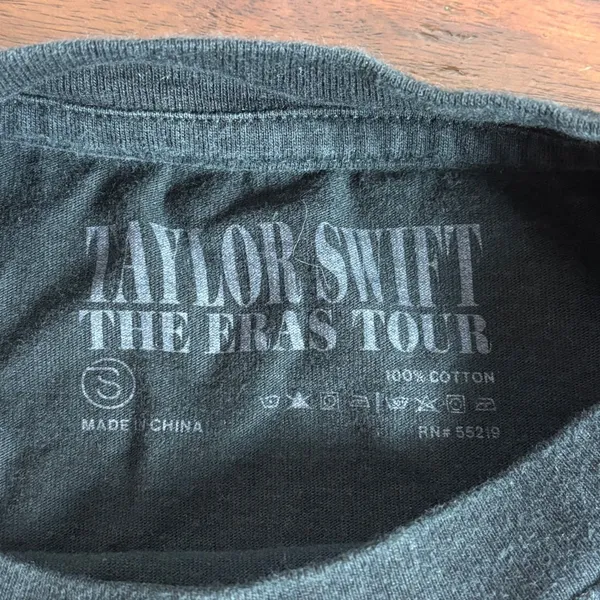 Taylor Swift The Eras Tour Black‎ Graphic T-Shirt Concert Merch Small US Dates - Image 5