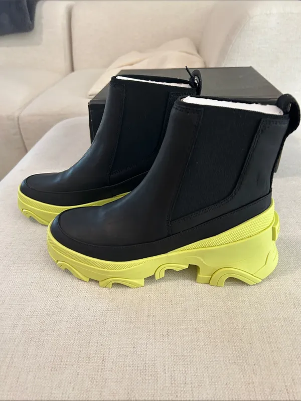 Sorel BREX Boot Chelsea Waterproof, Black/Yellow size 7.5, NEW WITH BOX - Image 3
