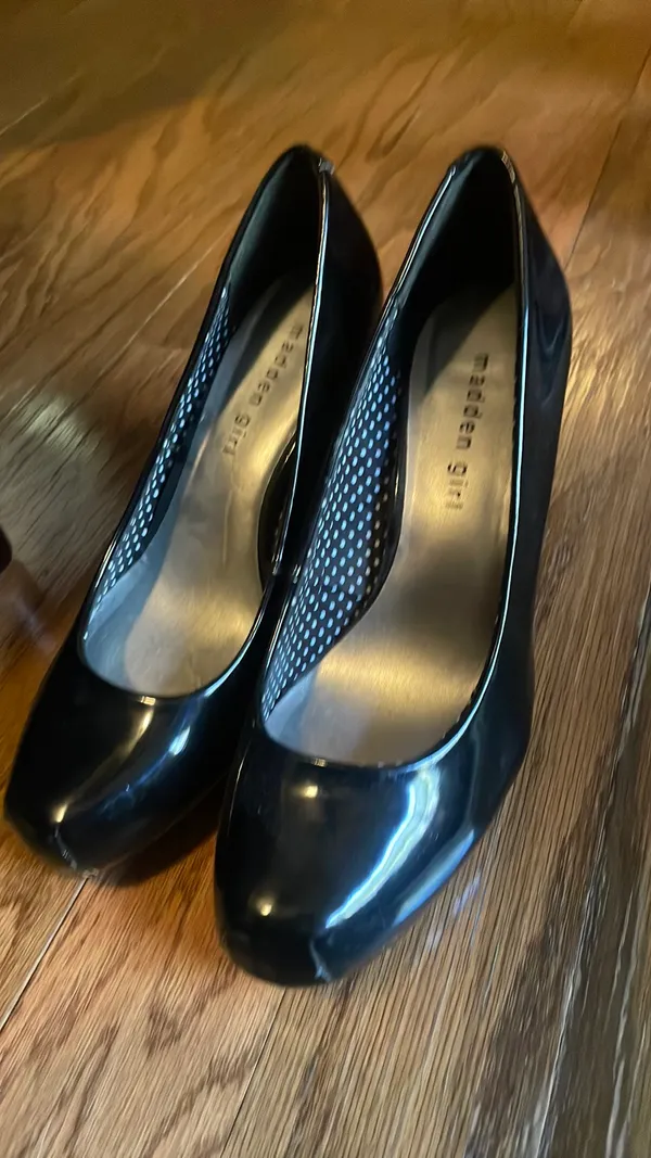 Madden Girl Black Heels - Image 2