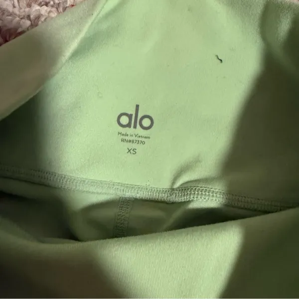 ALO Yoga Green Bike Shorts High-Rise Performance- Size XS - Image 7