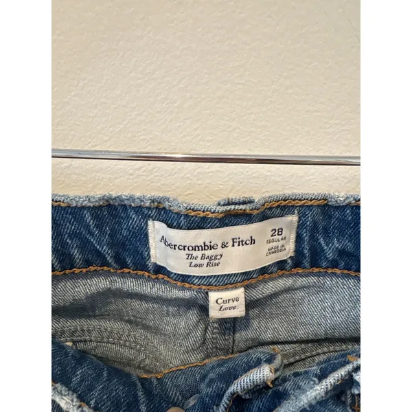 Abercrombie Fitch Curve‎ Love The Baggy Low Rise Jeans Medium Wash Size 28 - Image 2