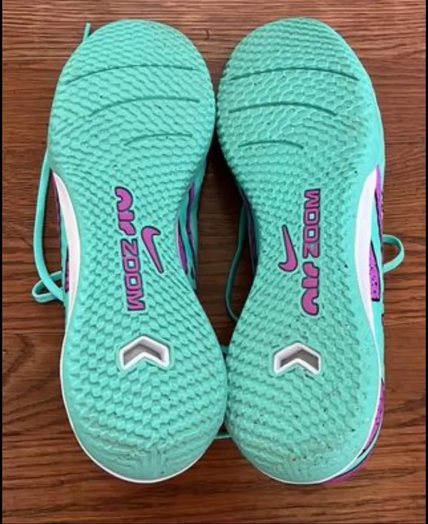 Nike Women’s Size 8.5 Mercurial Vapor 15 Academy Indoor/Court Low-Top Soccer Shoes - Image 6