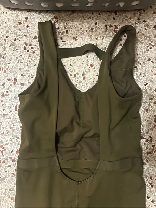 Fabletics Motion 365 onesie in olive green features a racerback design - Image 9