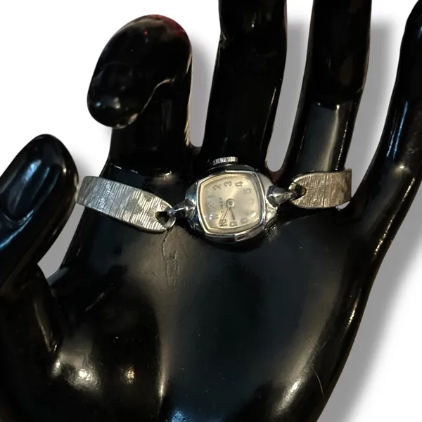 Vintage Timex silver wind up watch - Image 2