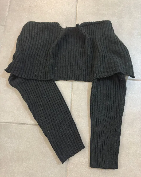 SheIn Cropped Black Cardigan - Image 2