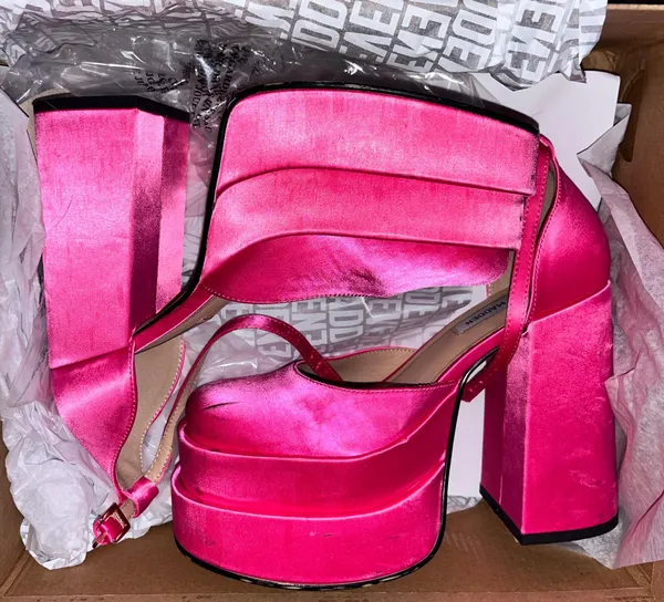 Steve Madden Pink Satin Heels - Image 3