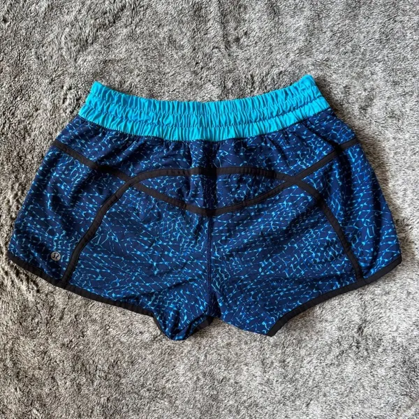 Lululemon Tracker Short III Women’s Size 6 - Image 6