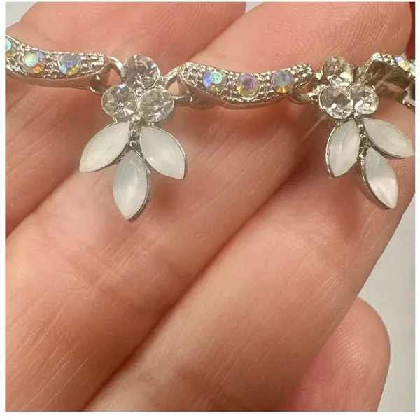 Rhinestone multi leaf choker necklace Silver - Image 3
