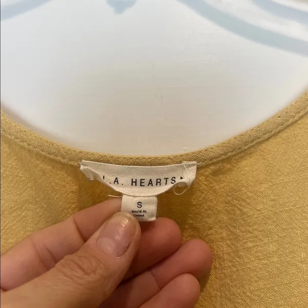 La Hearts by Pac-sun Mustard Tie-Shoulder Peplum Cami size small. - Image 4