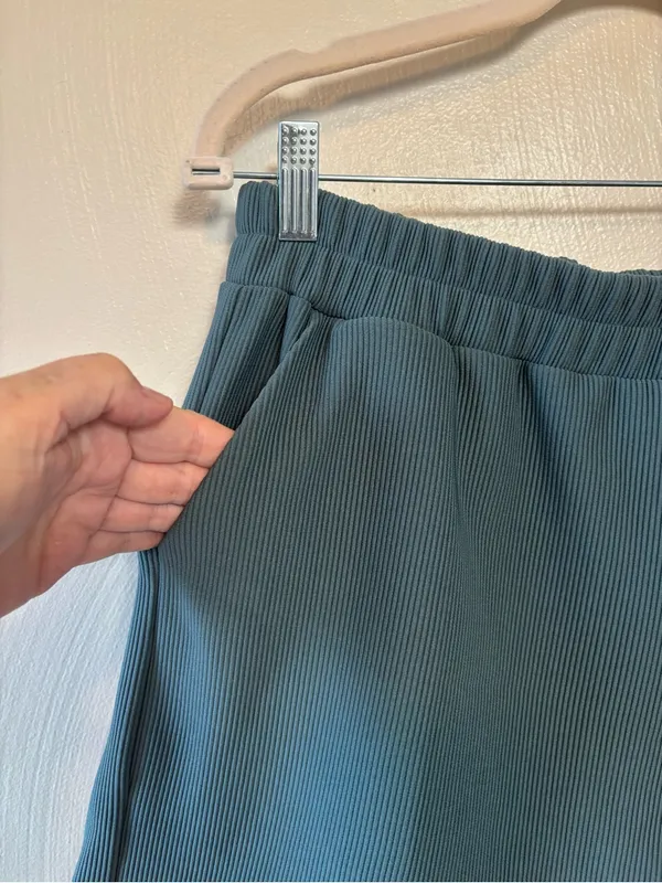 Zenana Women's Set Shorts Shirt Causal Ribbed Pockets Elastic Green Size Large - Image 8
