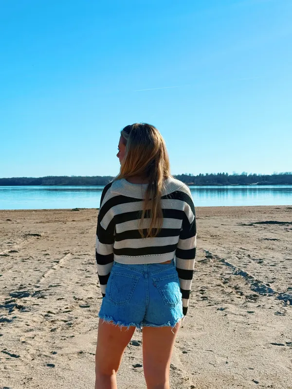 Boutique Crop sweater - Image 3