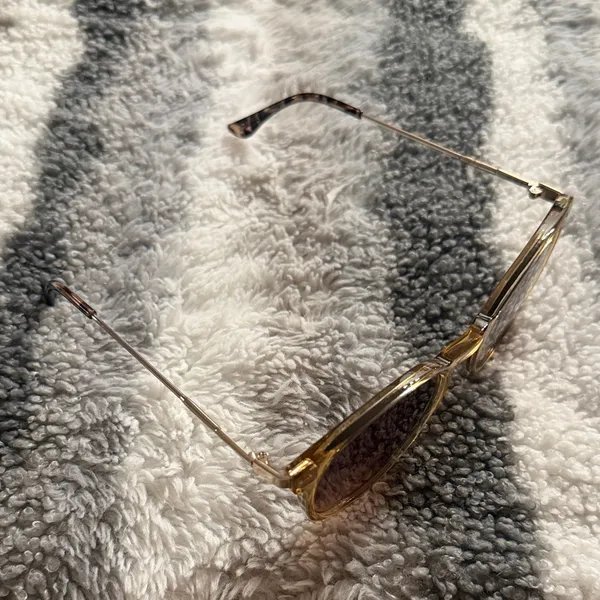 Stylish Gold Sunglasses - Image 8