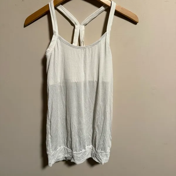 Beyond Yoga Sleek Stripe Back Mesh Tank Top Built in Bra- Size XS - Image 2