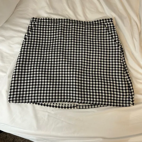 NWOT Forever 21 Black and White Gingham High Waisted Mini Skirt with pockets - Image 2