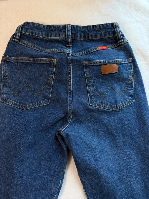 Wrangler Women’s Blue Mid Rise Stretch Denim Straight Jeans S size 3x32 - Image 4