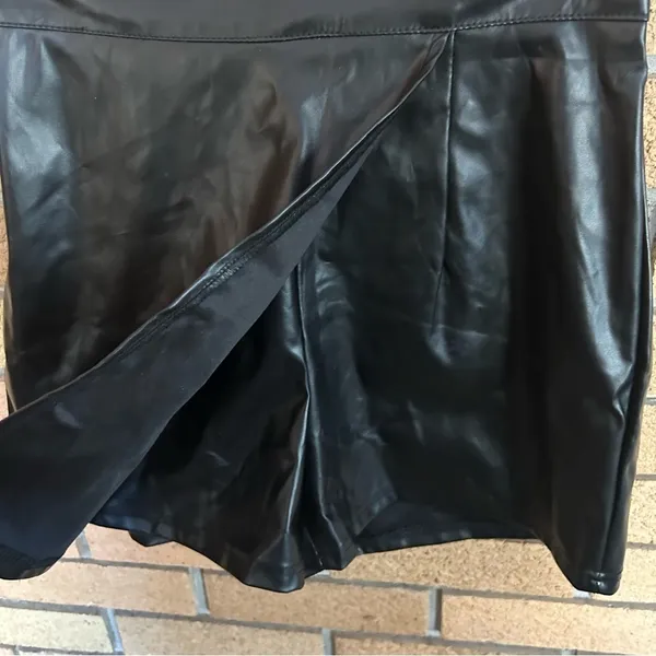 NWT Shein Black Faux Leather Wrap Skirt/Shorts Size XS - Image 2