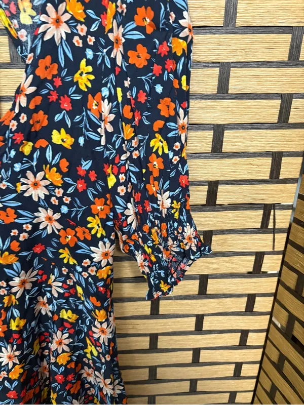 Olivaceous Floral Dress Size Medium - Image 5