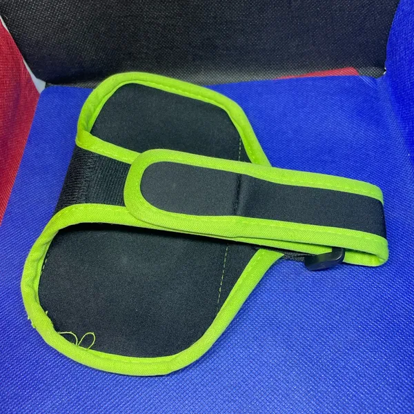 Arm band cell phone accessory for hands free exercise‎ routine. - Image 3