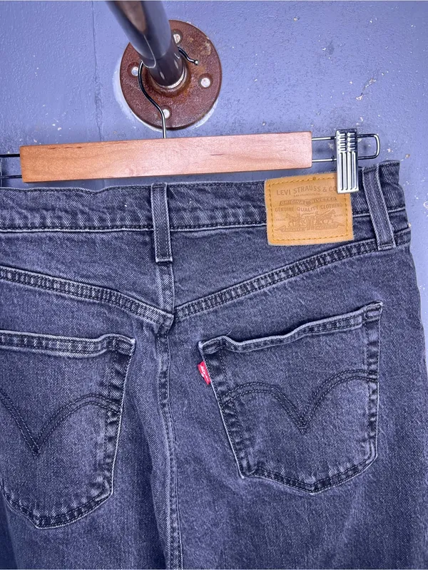 Levi’s Ribcage Bell Size 30 - Image 3