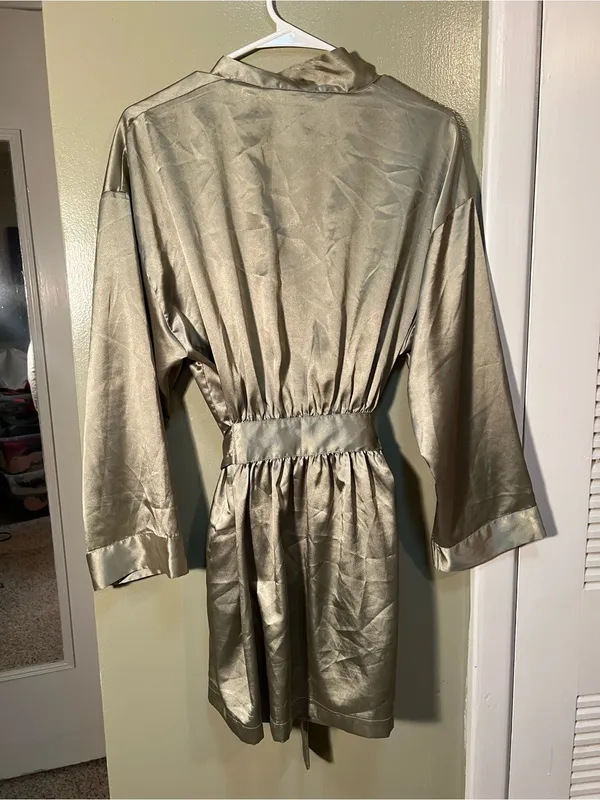 Victoria's Secret Women's One Size Silky Satin Robe Pale‎ Light Green True Wrap - Image 7