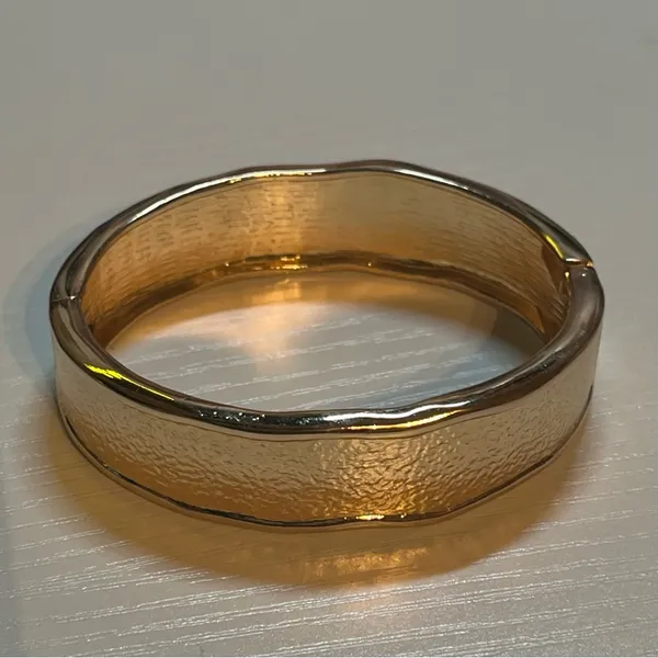 Vintage Gold-tone Wavy Textured Bangle Bracelet - Image 4