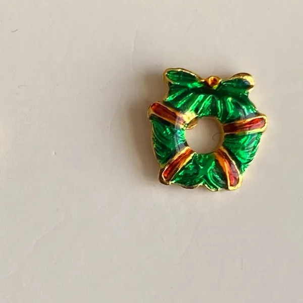 Cloisonne Style Enameled Christmas Holiday Wreath Earrings - Vintage - Image 4