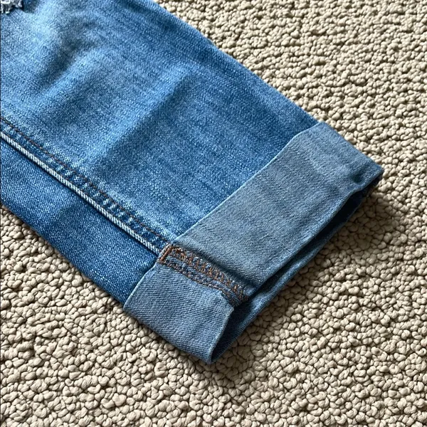 Indigo Rein Distressed Ankle Jeans in Blue - Image 9