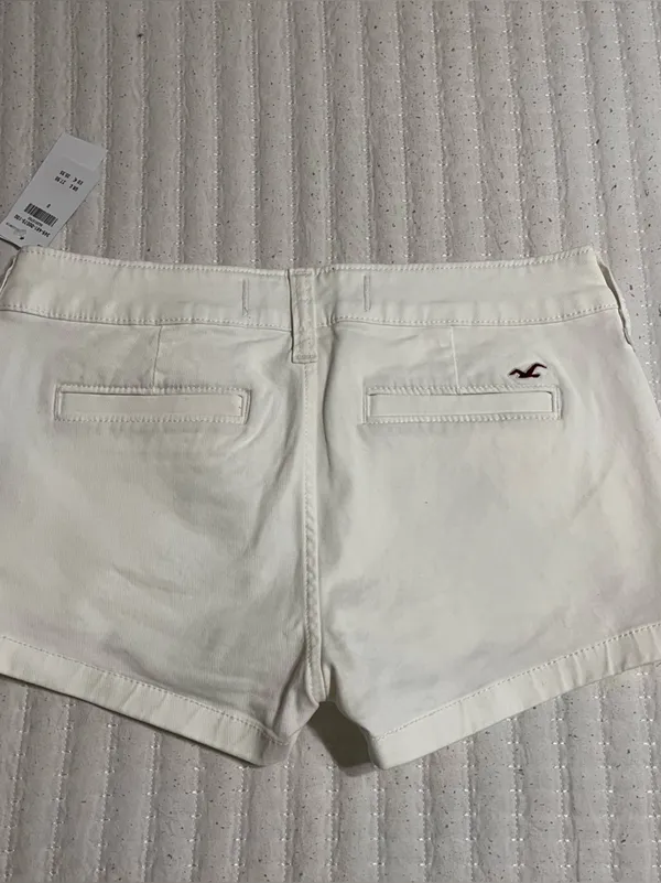 Hollister Cream Flat-Front Women’s Shorts - Image 4