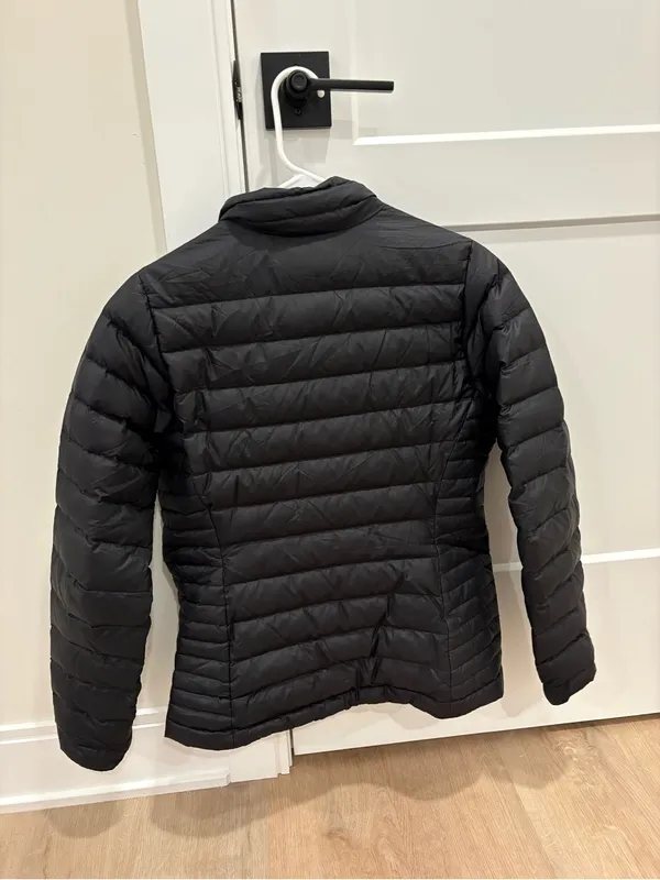 Patagonia Women's Black Down Jacket Size Small - Image 9