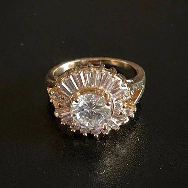 18k gold plated white crystal statement ring size 8 - Image 3