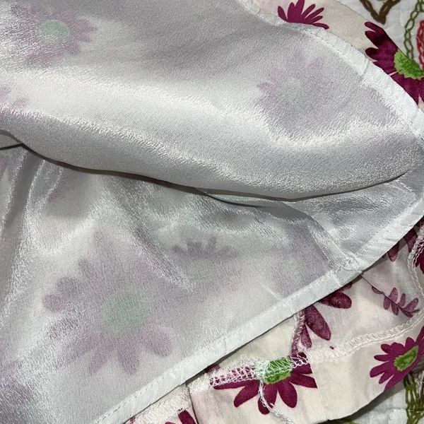 &MERCI medium ivory Hey Girl Flower Bubble Sleeve Top In White purple flowers - Image 10