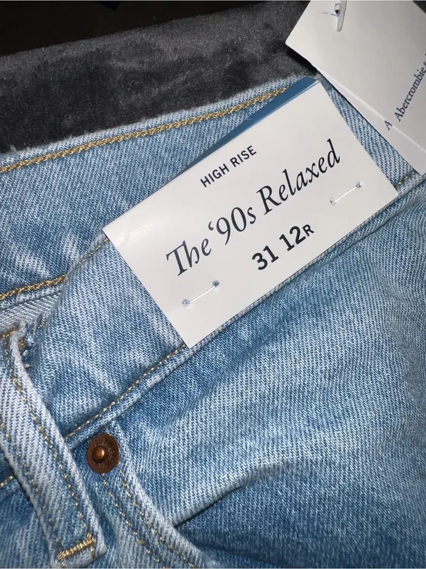 Abercrombie & Fitch The 90s Relaxed Jean Size 31 (12 Regular) New with tags - Image 4