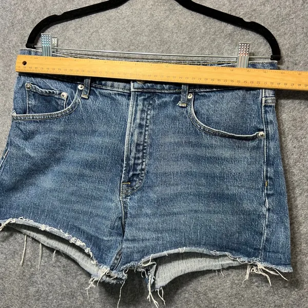 Free Assembly Denim Jean Shorts Raw Hem Blue Wash Womens Size 12 Cutoff‎ Frayed - Image 4