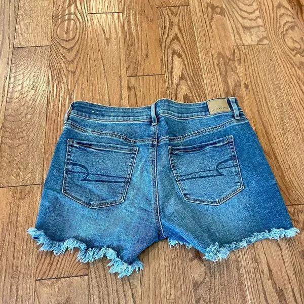 American eagle Tom girl midi distressed hem shorts size 8 - Image 2