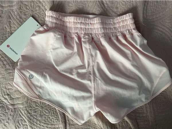 Hotty Lululemon Hot 2.5" High-Rise Shorts Strawberry Milkshake - Image 2