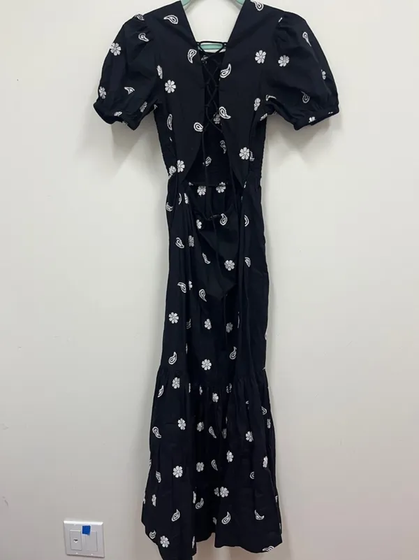 Never Fully Dressed Black Maxi Dress w. White Daisy Embroidery Print Size 2 - Image 2