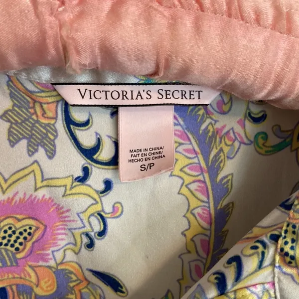 VICTORIA’S Secret satin paisley sleep shirt size small - Image 2