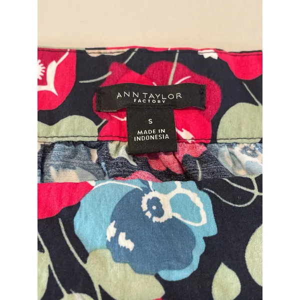 Ann Taylor Floral Loose Fit Top Size S Black - Image 6