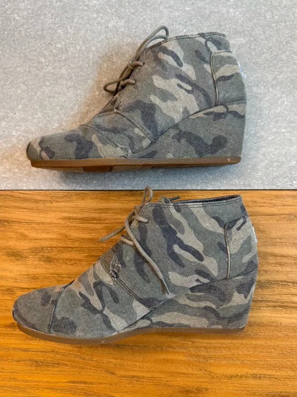 TOMS Desert Wedge Camo Canvas Lace-Up Bootie Size 11 - Image 3