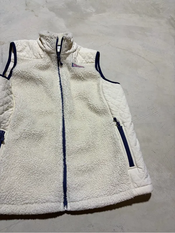Vineyard vines Cream Sherpa Fleece Vest with Navy Trim medium - Image 3