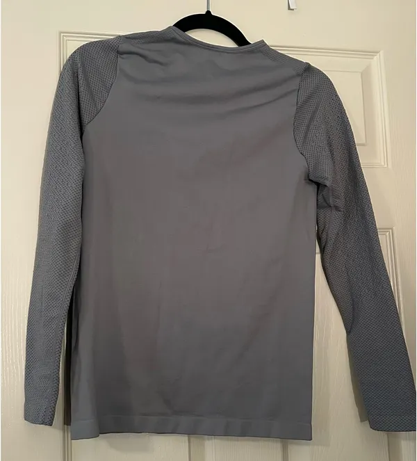 Fabletics Steel Grey Long Sleeve Workout Top – S - Image 3