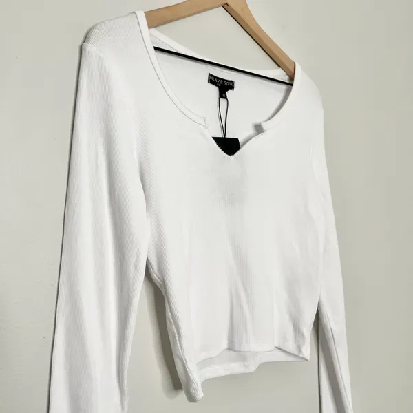NWT Jane Notch Neck Long Sleeve Cropped Top in White Size Medium - Image 7