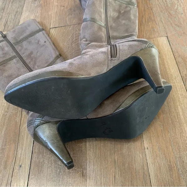 Impo Sport Grey Faux Suede Turner Tall Heeled Knee high Boots Size 8.5 - Image 10