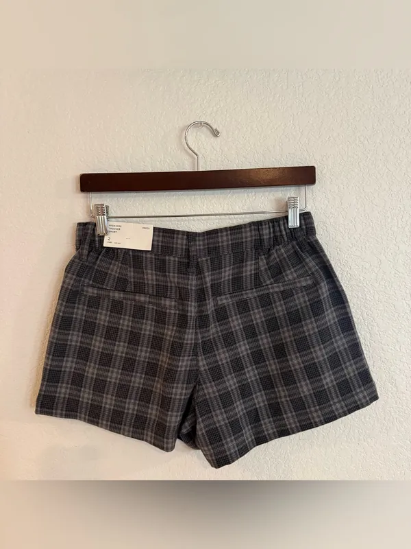 NWT American Eagle Womens Shorts Gray Palid High Rise Pleated Stretch 2 - Image 2