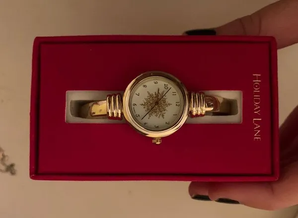 Macy's Gold holiday watch - Image 5