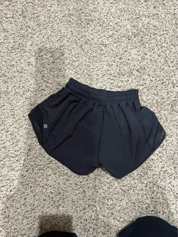 Lululemon Hotty Hot Short II *2.5" - Image 2