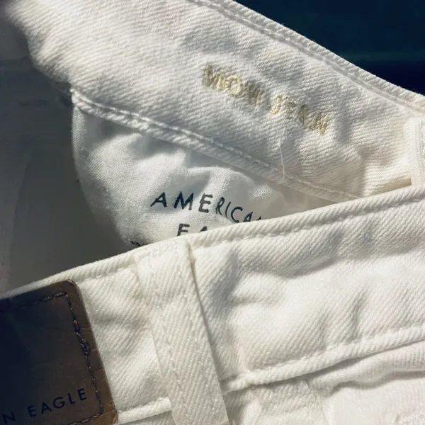 Size 4 American Eagle White Mom Straight Leg Stretch Jeans - Image 12
