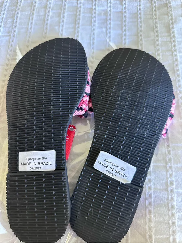 Havaianas - Pink and black sandals - Image 5